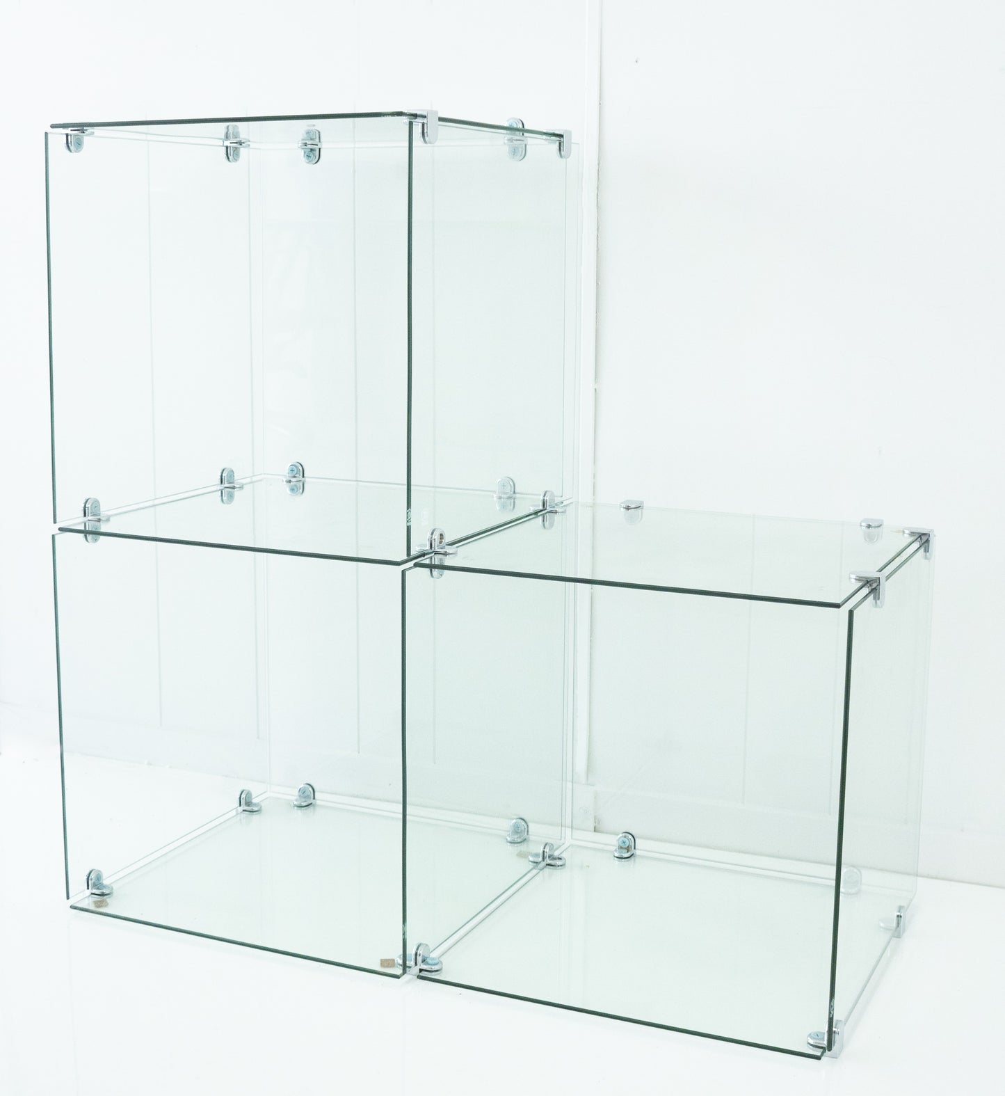 Customizable Glass Display Cubes